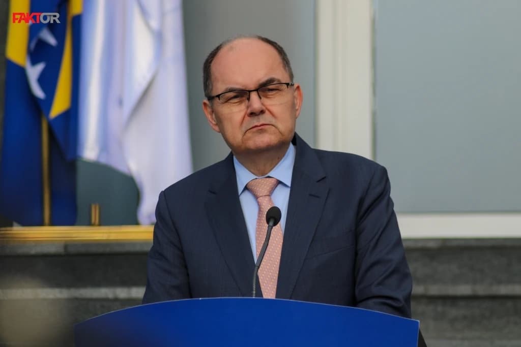 Schmidt frustriran bh. političarima, kako vidi svoje odluke, Dodikovo ignorisanje, šta misli o SDA...