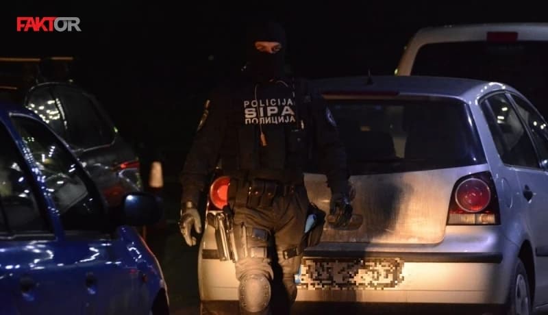Detalji akcije: Uhapšen policajac, osumnjičen da je kriminalcima odavao tablice "civilnih" vozila SIPA-e