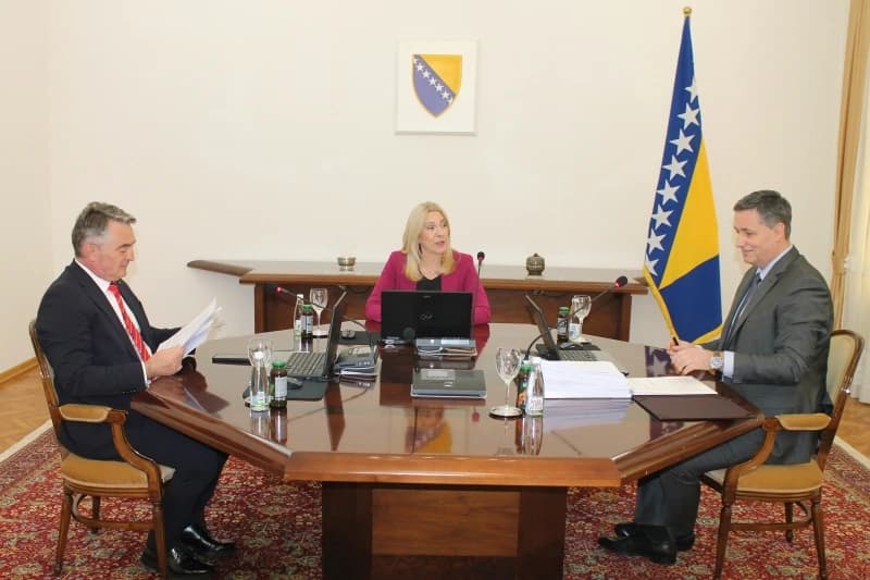 Generali 15 mjeseci ilegalno rukovode OS: Ko u Predsjedništvu BiH opstruira imenovanja novih i ruši sistem odbrane
