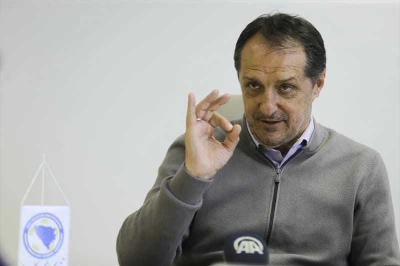 Oglasio se Faruk Hadžibegić nakon što je dobio otkaz na klupi Zmajeva