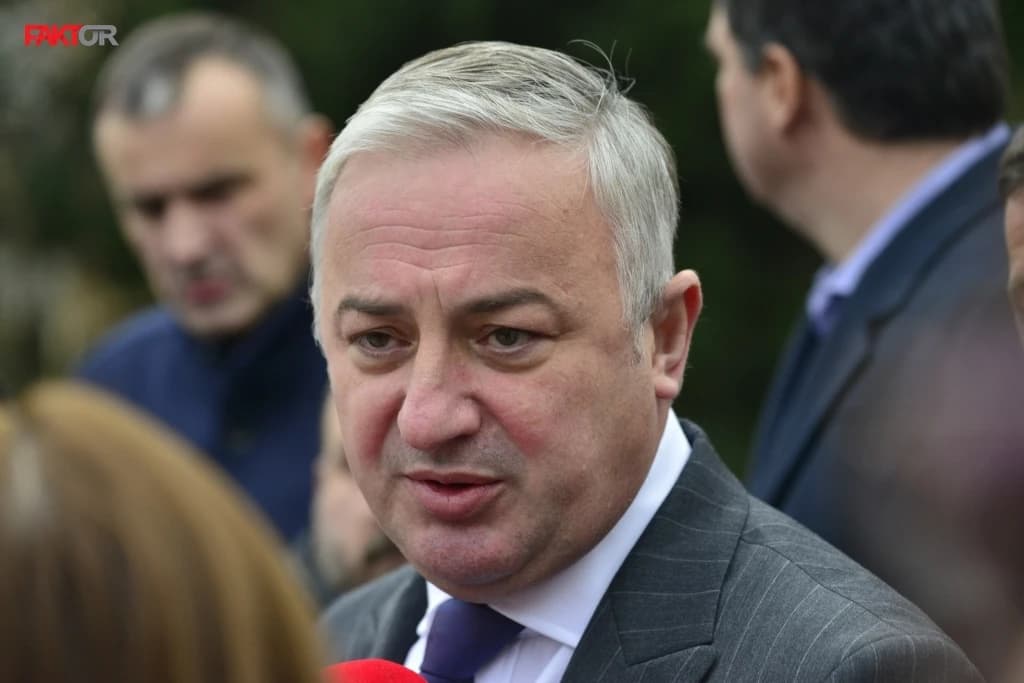Borenović o kupovini zgrade UIO: Samo ove riječi opisuju "poštene" Trojkaše, HDZ i Dodika - fuj, odvratno i užasavajuće