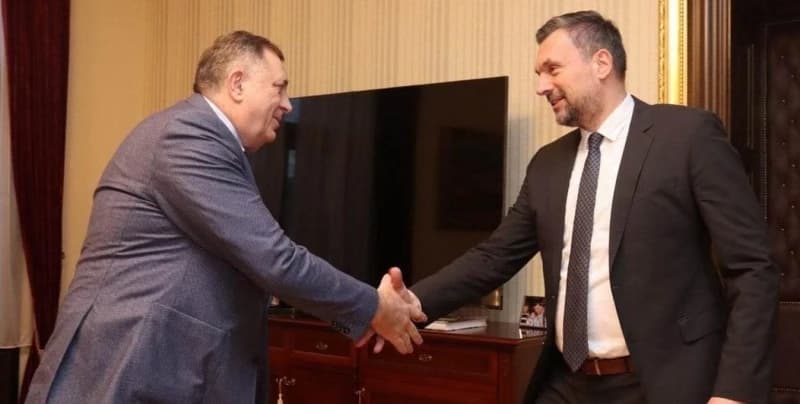 Dodik tvrdi da mu je Konaković predlagao da "k'o fol" uđu u konflikt, on mu odgovorio da je "k'o tetka"
