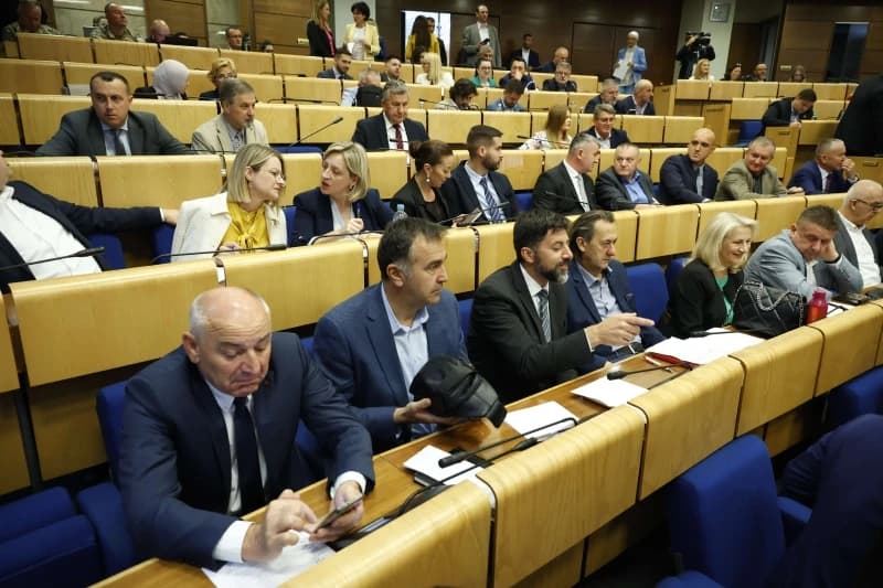 "Trojka" i HDZ žele disciplinirati zastupnike, imenovati Vukoju: Šta predviđaju izmjene Poslovnika Zastupničkog doma?