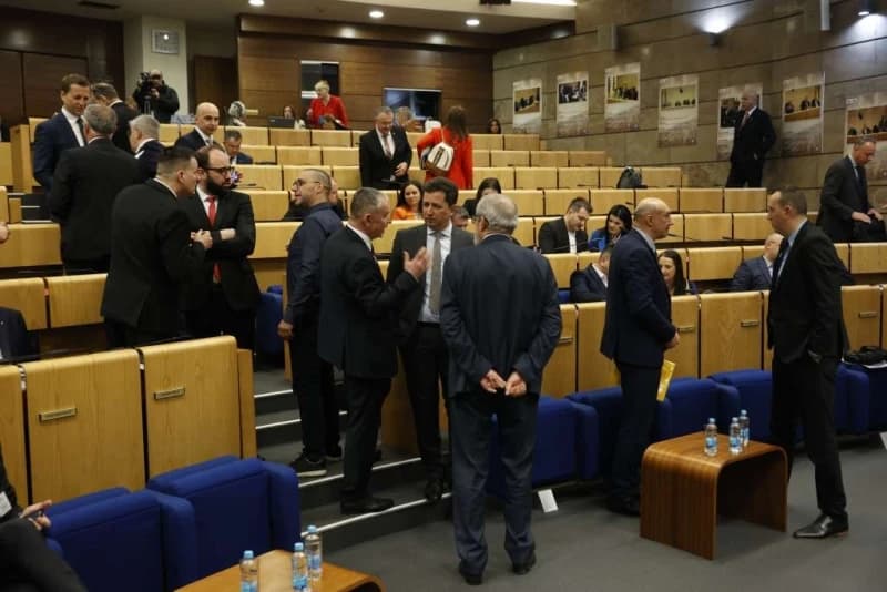 Nova sjednica Komisije: "Trojka" i HDZ žele okriviti opoziciju za blokade, a u pozadini je još jedan pokušaj imenovanja Vukoje