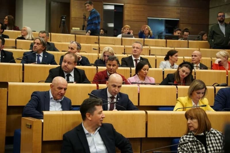 Klub SDA: Konakovićeve neistine neće sakriti činjenicu da se nametnuta vlast ne bavi građanima već sobom