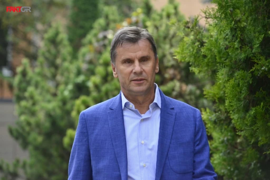 Novalić progovorio: Ambasada SAD-a, braća Čampare, NiP, Almir Badnjević stoje iza montiranja afere "Respiratori"