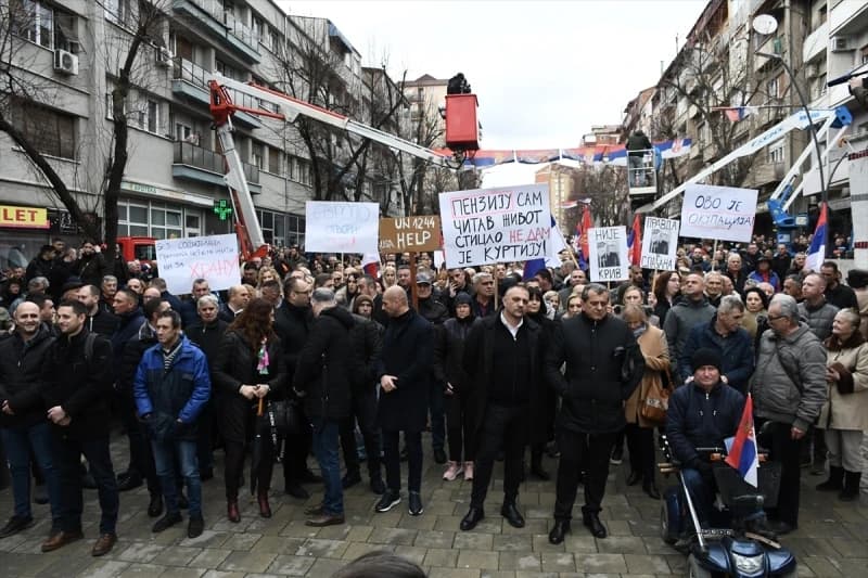 Srbi sa protesta zatražili ukidanje odluke o zabrani upotrebe dinara na Kosovu