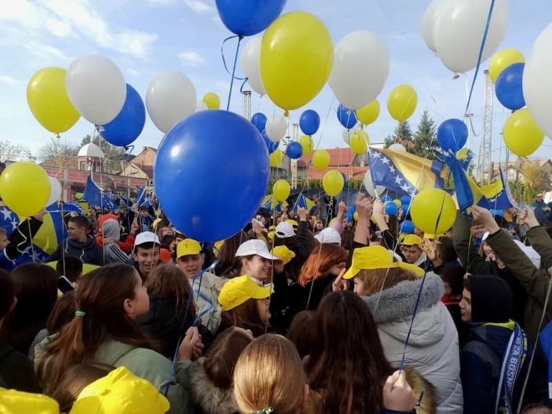Performans u Tuzli: Na Trgu slobode više od 7.000 učenika obilježit će Dan nezavisnosti BiH