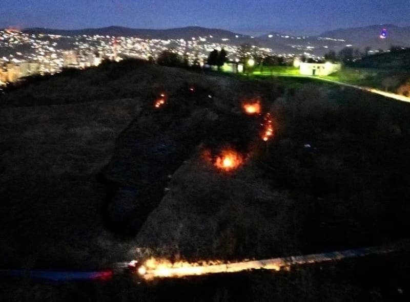 Vijesnici proljeća: Na sve strane požari trave i niskog rastinja, vatrogasci imaju pune ruke posla