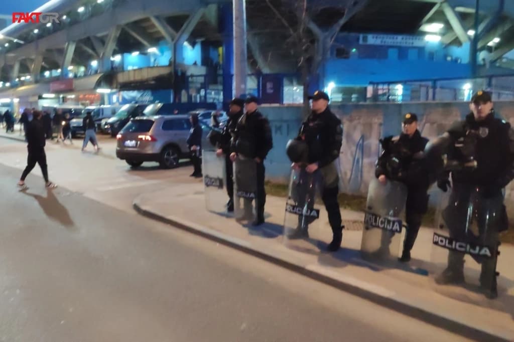 Zbog napada na policajce na Grbavici uhapšena još dvojica izgrednika