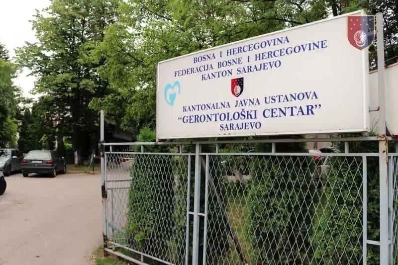 U Gerontološkom centru u Sarajevu stanje alarmantno: O 200 korisnika noću brinu dvije sestre, taksijem ih prebacuju na KCUS