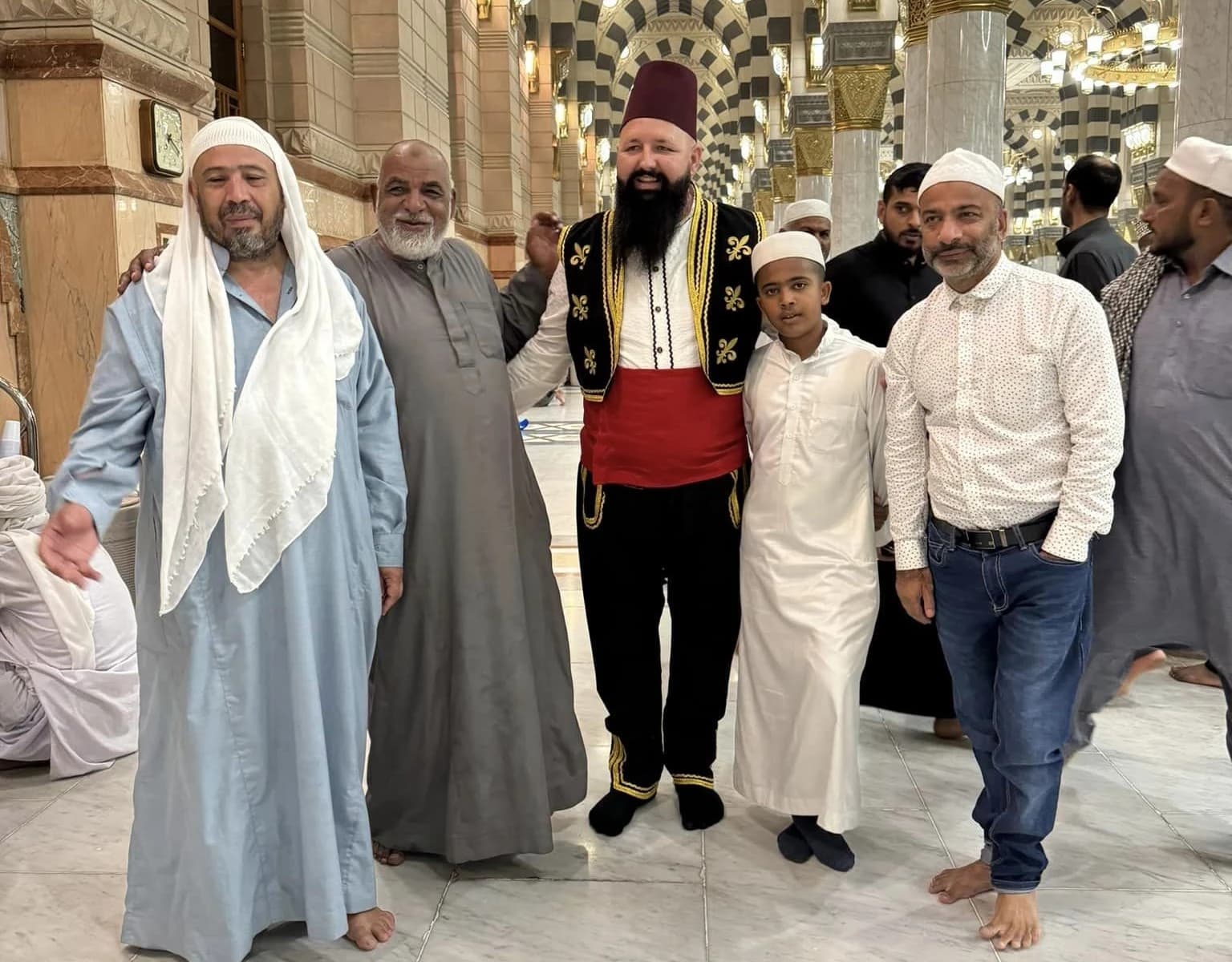Nihad efendija Ahmetović sa vjernicima u Poslanikovoj džamiji