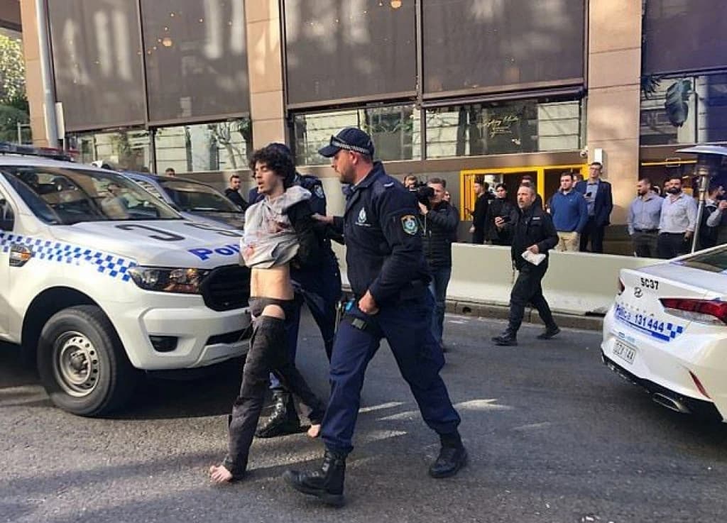 Napadač u Sydneyju tokom privođenja