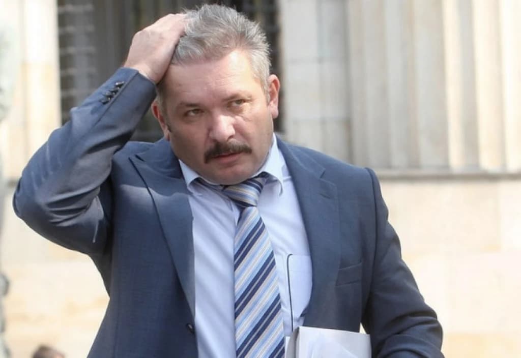 Ko je Pantelija Ćurguz: Smijenjen zbog pomaganja Karadžiću, "poslovao" i sa Carlom Bildtom