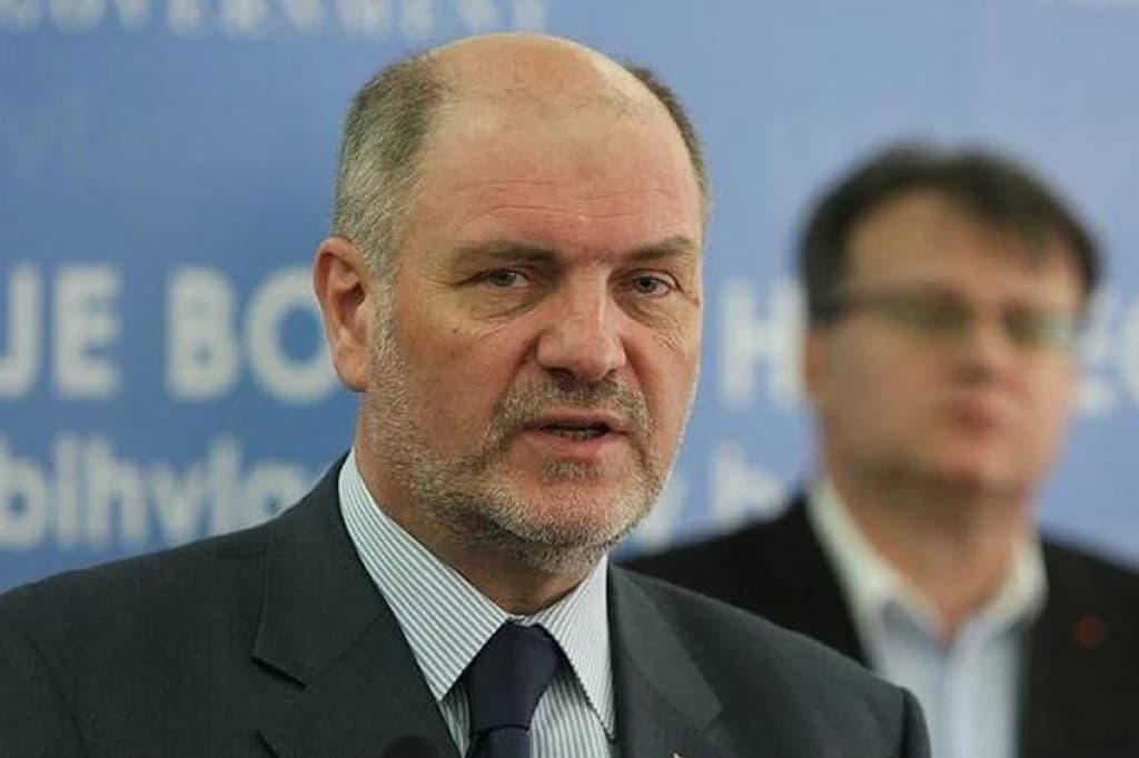 Preminuo Mustafa Mujezinović