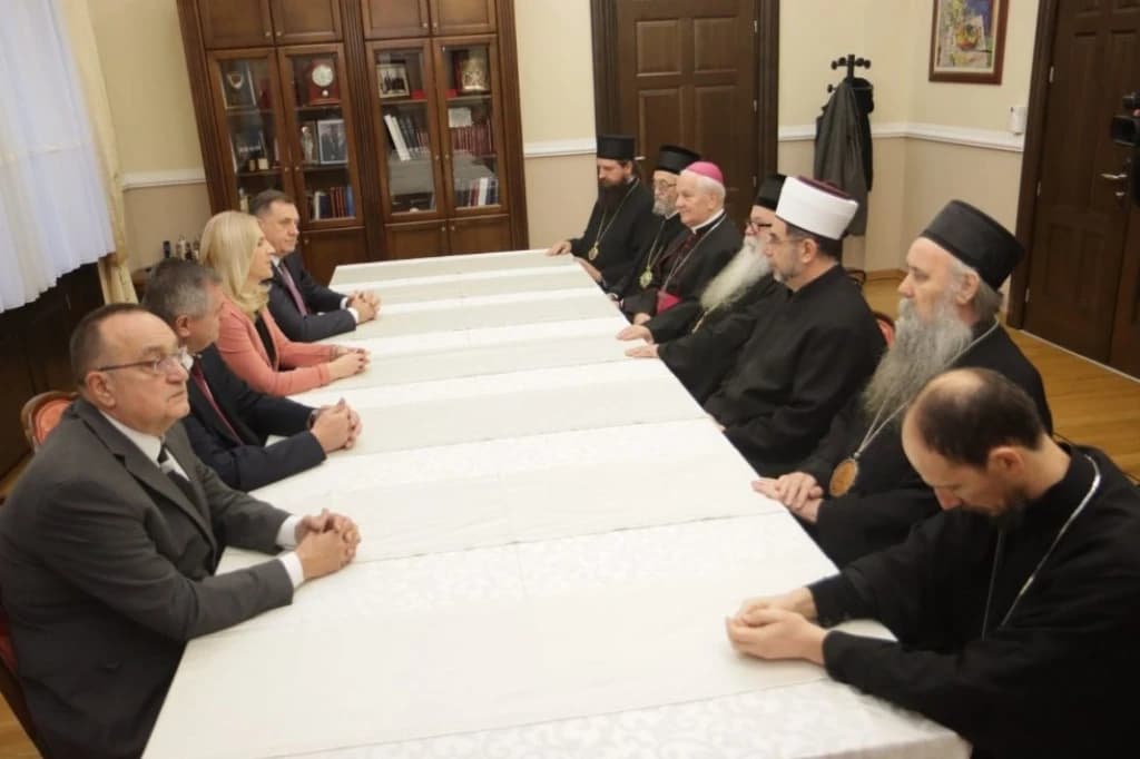 Šta radi muftija Abdibegović na prijemu povodom takozvanog "dana RS-a"?!