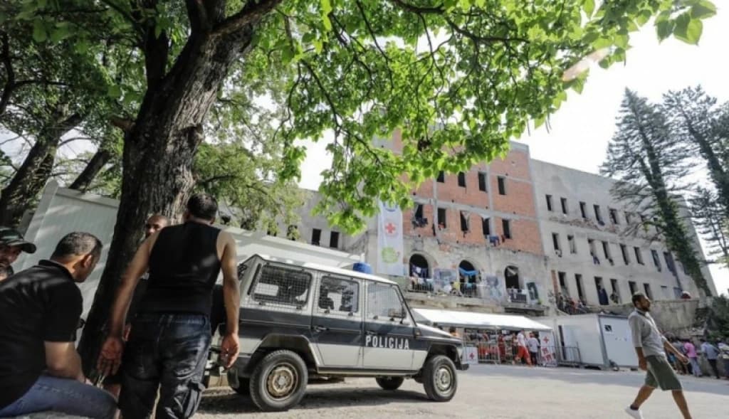 Sarajevo: Dva migranta uhapšena, pronađena puška, pištolji, prigušivač, municija...