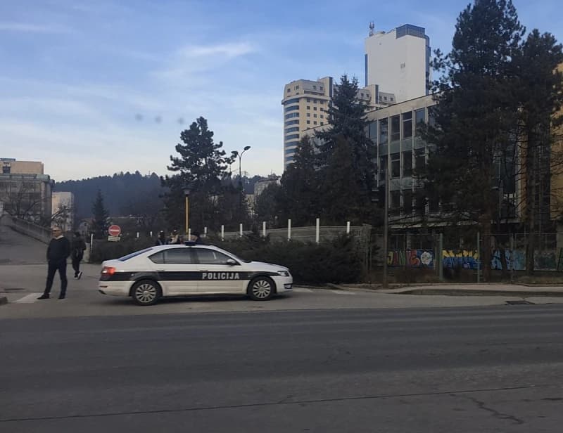 Policija na ulazu u garažu "Merkatora"