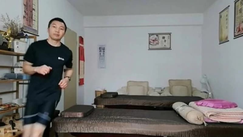 Kinez trči u stanu