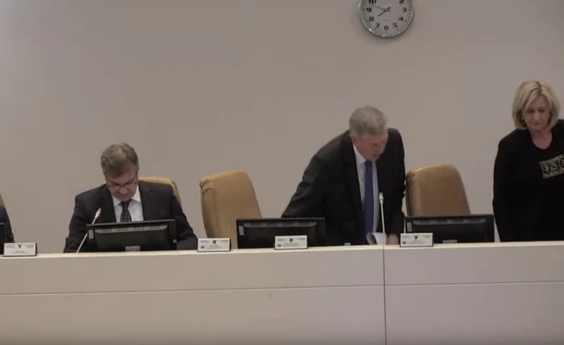 SNSD i HDZ napustili sjednicu, Krišto izjavila da "ovo nije samo politička kriza nego i upitnost budućnosti BiH"