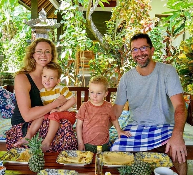 Britanska porodica uživa na Baliju