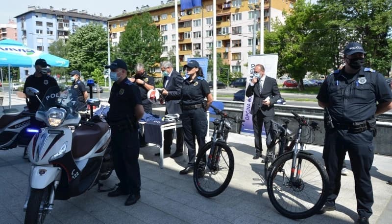 Policija bicikla i motocikli