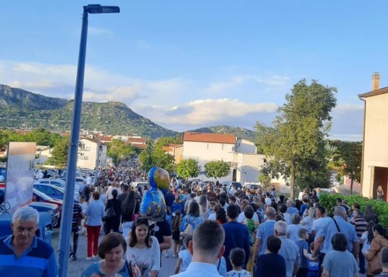 Hoće li Hercegovina dobiti novi klaster: Hiljade vjernika bez zaštitnih maski i socijalne distance proslavilo svetog Antu