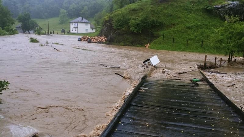 Poplave prijete Tuzlanskom kantonu: Obilne kišne padavine donijele probleme