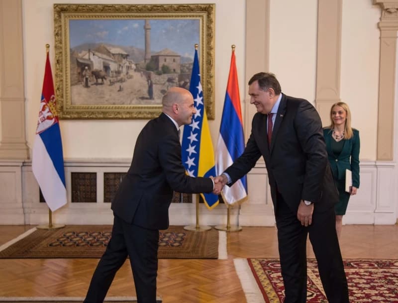 Ambasador Srbije hitno pozvan u Beograd, otkazan sastanak sa Džaferovićem