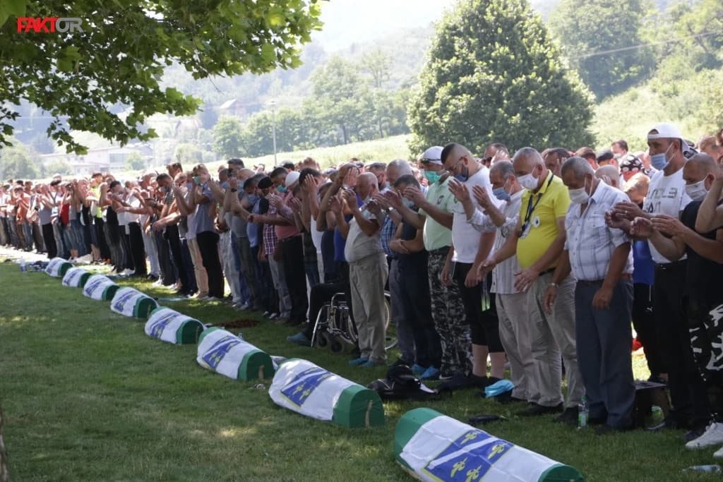 Klanjana dženaza i obavljen ukop devet žrtava srebreničkog genocida