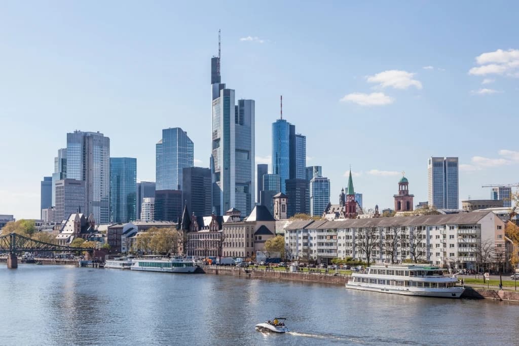Frankfurt: Bankarski, literarni i kulturni centar u kojem se nalazi sjedište Evropske središnje banke i jedno od najvažnijih finansijskih tržišta