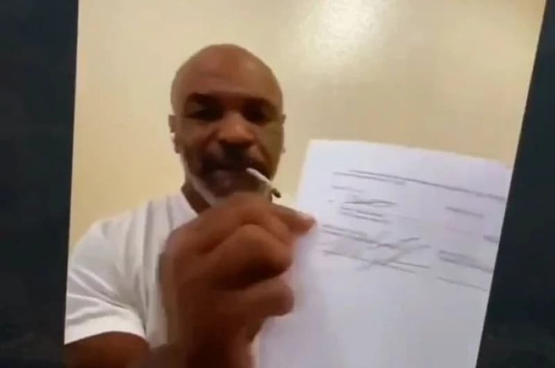To može samo Mike Tyson: Ugovor potpisao dok je pušio džoint