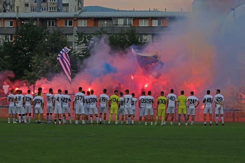 Velika bakljada Manijaka na treningu Željezničara, bh. reprezentativac u posjeti Grbavici