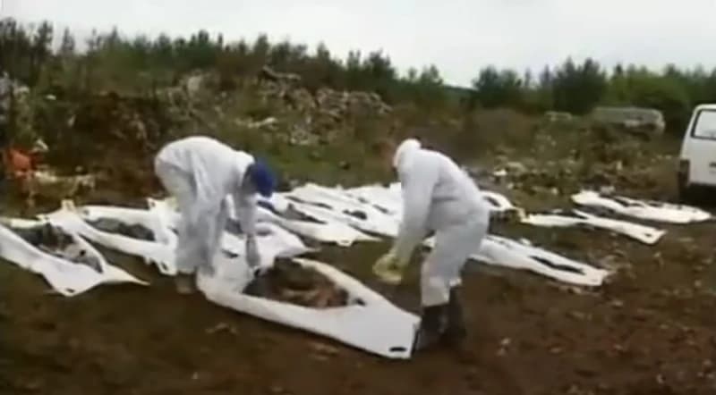 Tijela 44 ubijena Bošnjaka bačena na smetljište: "Sina sam prepoznala po lančiću, džemperu i koščicama"