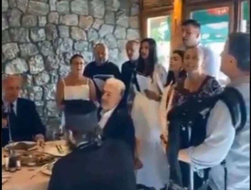 Novi premijer Crne Gore opet "slučajno" slavi uz četničke pjesme