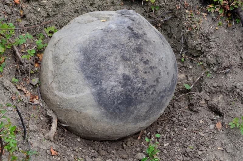 Kamena kugla pronađena kraj Srebrenice