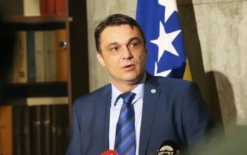 Ahmetović optužuje: CIK podržava izborni inženjering u Srebrenici, sve više prijava krađe identiteta