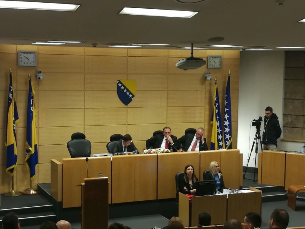 Čamparu pitali šta je on radio dok su migrante iz RS-a prebacivali u FBiH; ko o čemu, SBB o izlasku iz Vlade
