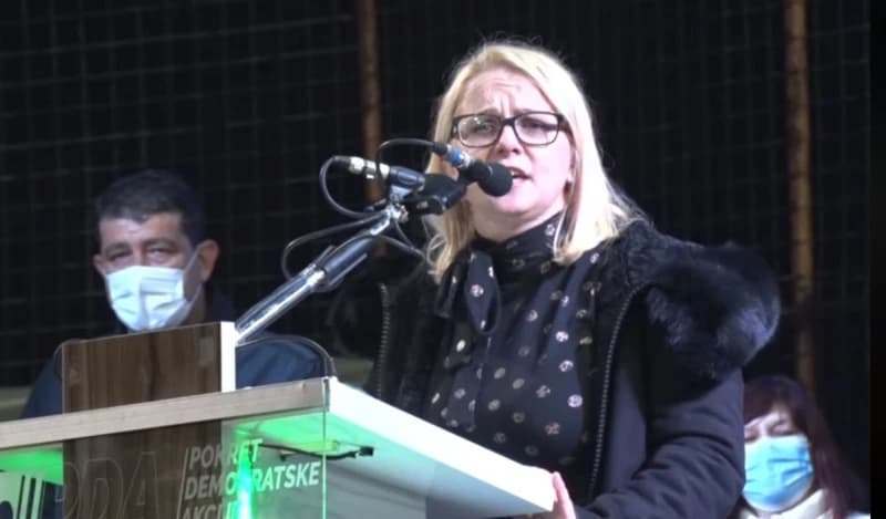 "Usjalo je sunce u Banovićima, tog dana je Mevla rodila Mirsada Kukića"