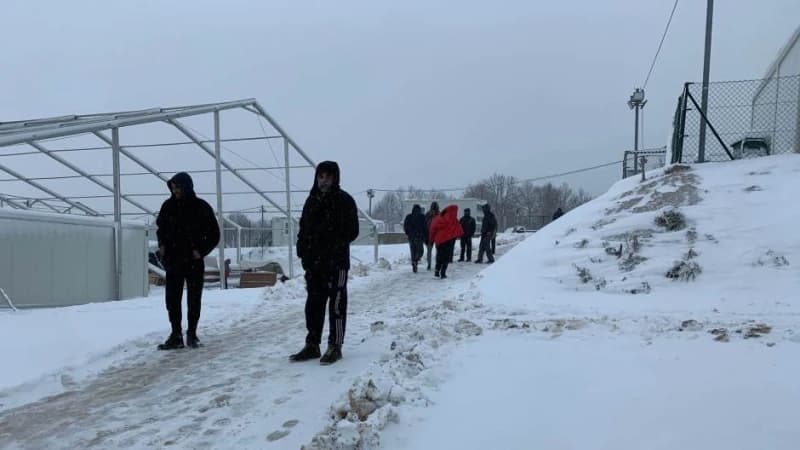 Snijeg dodatno otežao uvjete u kampu Lipa: Nemaju hrane ni vode, mnogi krenuli šumom ka Hrvatskoj ili Bihaću